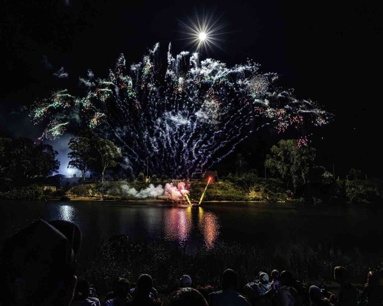 Fireworks-at-Australia-Day-on-the-Hawkesbury