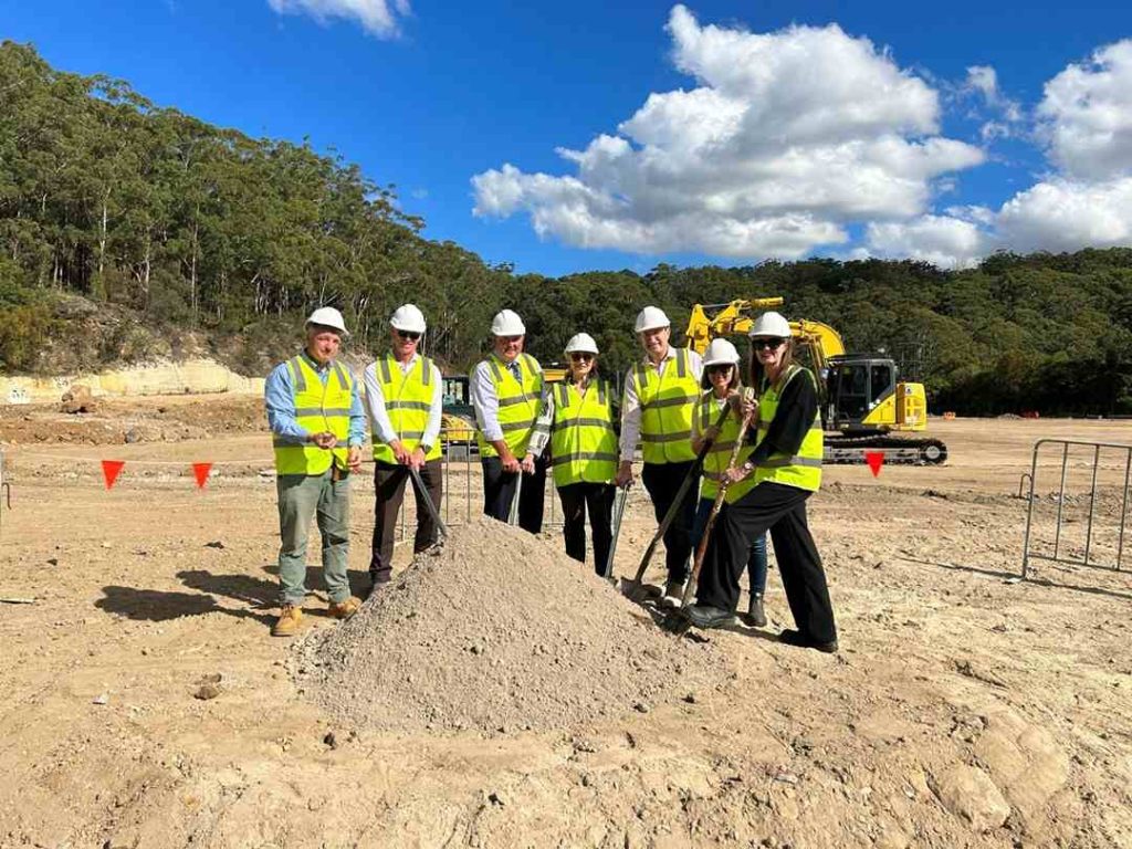 The Mayor, Councillors and Julian Lesser MP breaking ground on the Hornsby Park project